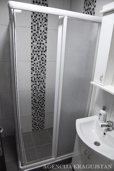 Slika 9 - Dvoiposoban, 68m2, Sušica Kragujevac, ima lift