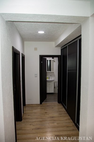 Slika 7 - Dvoiposoban, 68m2, Sušica Kragujevac, ima lift