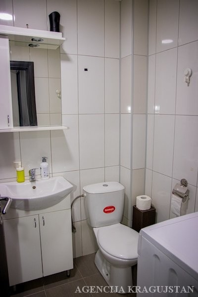 Slika 8 - Dvoiposoban, 68m2, Sušica Kragujevac, ima lift