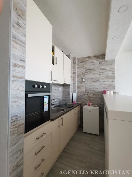 Slika 1 - Dvoiposoban, 68m2, Sušica Kragujevac, ima lift