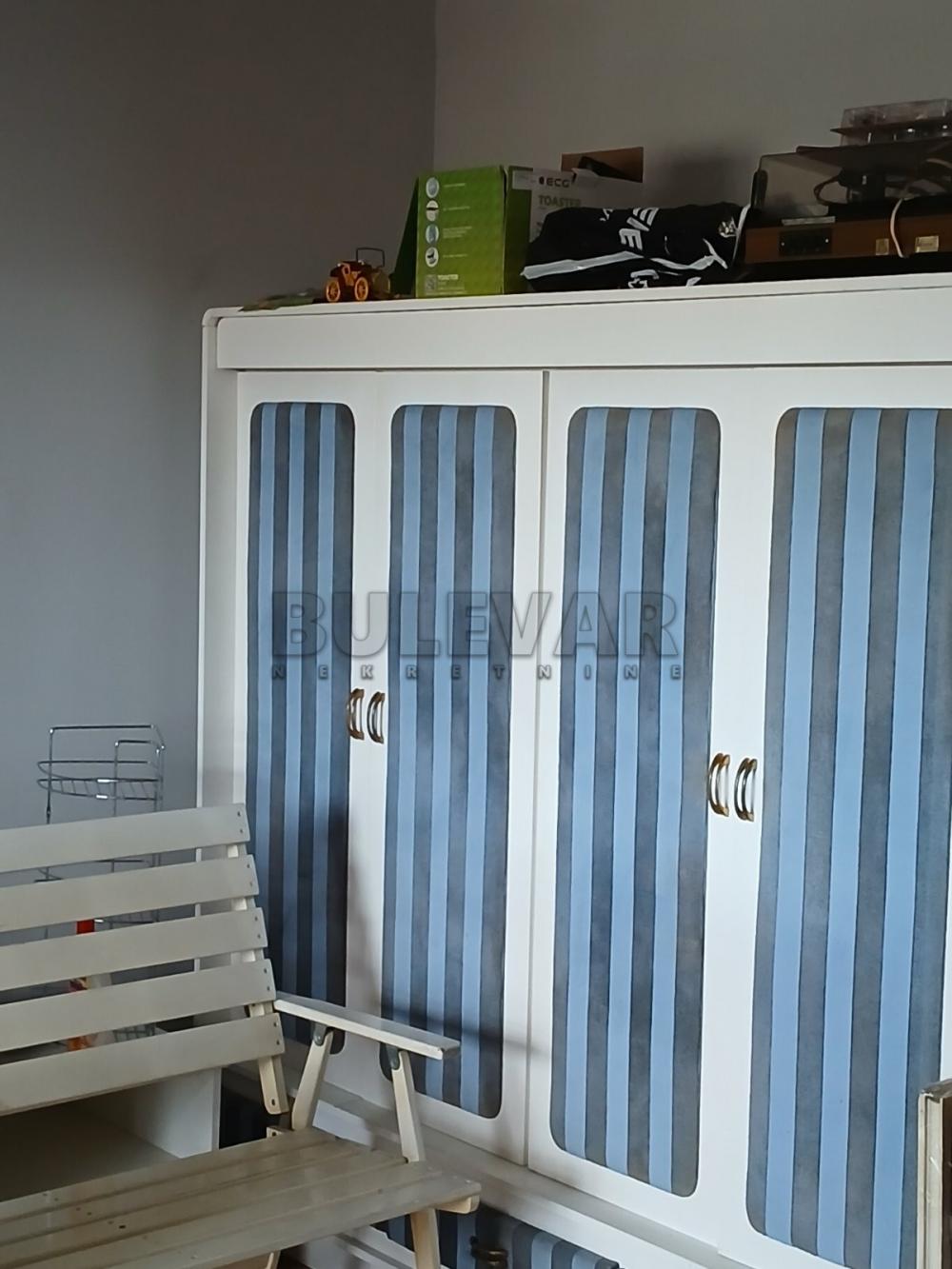 Slika 1 - Dvoiposoban, 64m2, Daničićeva Kragujevac, sa terasom, ima lift