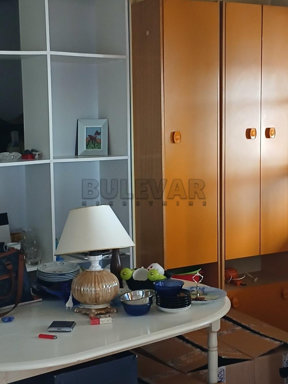 Slika 2 - Dvoiposoban, 64m2, Daničićeva Kragujevac, sa terasom, ima lift