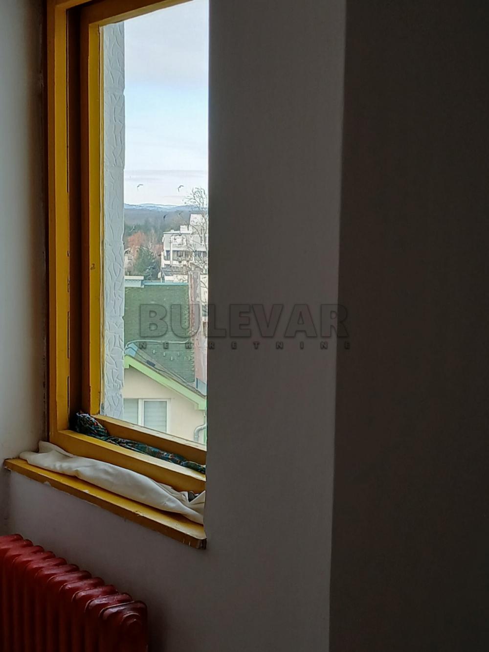 Slika 4 - Dvoiposoban, 64m2, Daničićeva Kragujevac, sa terasom, ima lift