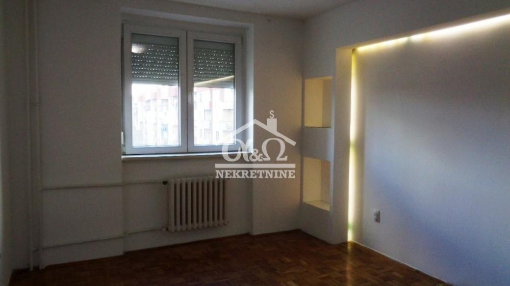 Slika 1 - Dvosoban, 59m2, Aerodrom Kragujevac, sa terasom