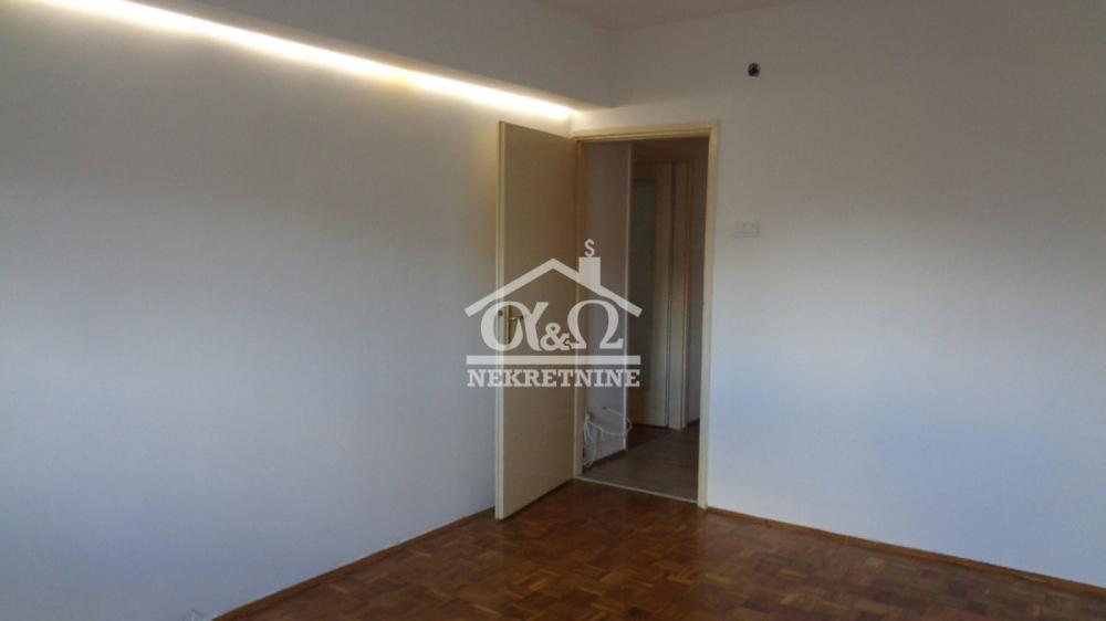 Slika 3 - Dvosoban, 59m2, Aerodrom Kragujevac, sa terasom