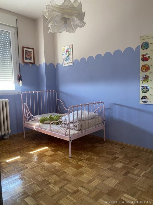 Slika 9 - Trosoban, 81m2, Aerodrom Kragujevac, sa terasom, ima lift