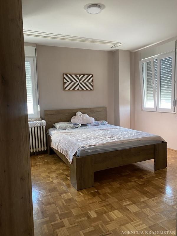 Slika 11 - Trosoban, 81m2, Aerodrom Kragujevac, sa terasom, ima lift