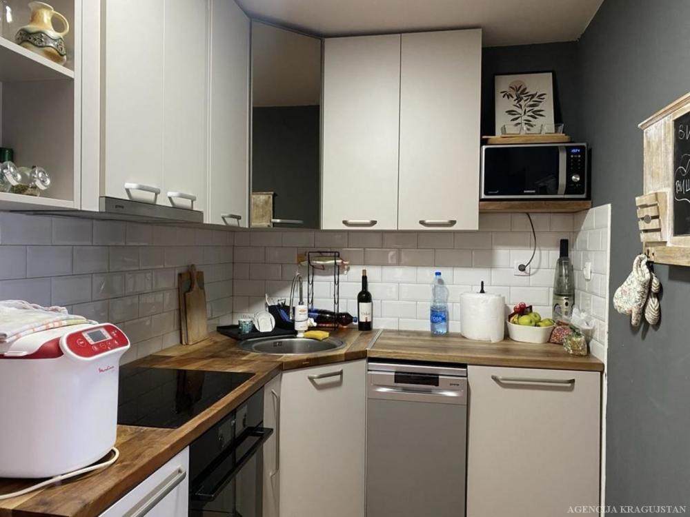 Slika 7 - Trosoban, 81m2, Aerodrom Kragujevac, sa terasom, ima lift