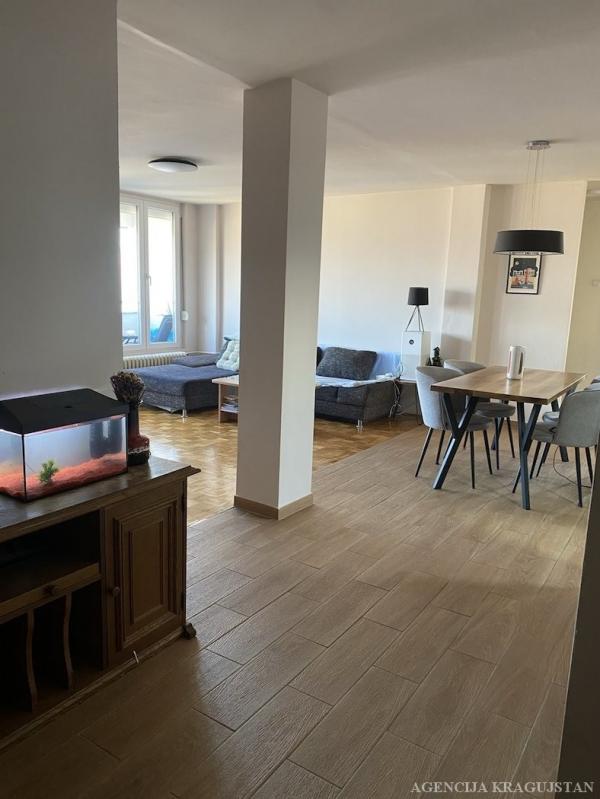 Slika 4 - Trosoban, 81m2, Aerodrom Kragujevac, sa terasom, ima lift