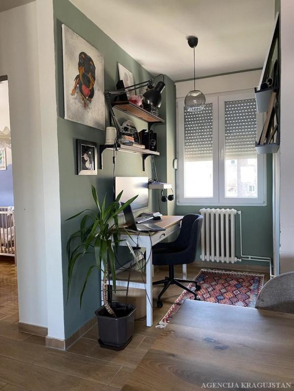 Slika 5 - Trosoban, 81m2, Aerodrom Kragujevac, sa terasom, ima lift