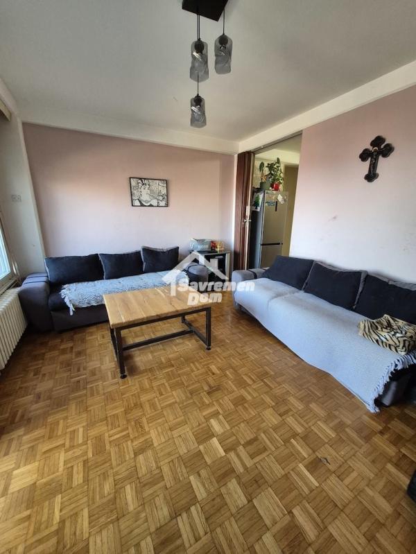 Slika 1 - Četvorosoban, 74m2, Aerodrom Kragujevac, sa terasom, ima lift