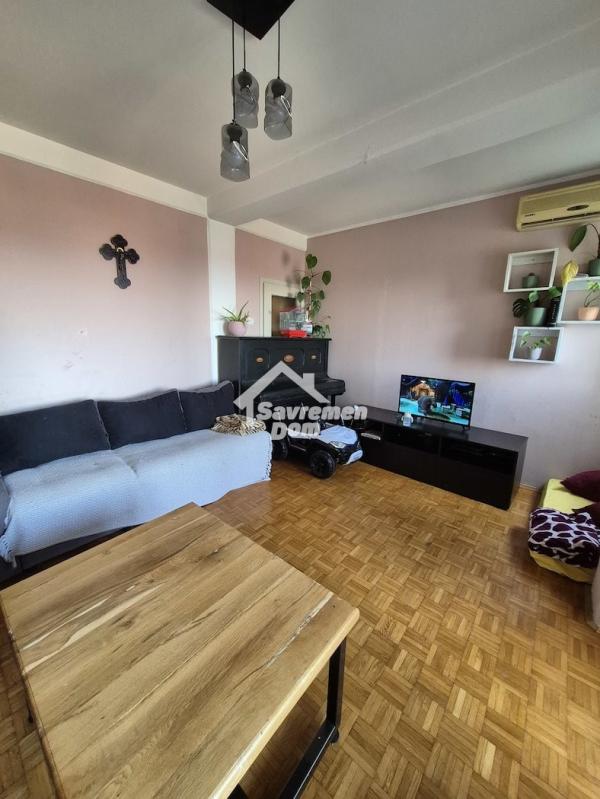 Slika 2 - Četvorosoban, 74m2, Aerodrom Kragujevac, sa terasom, ima lift