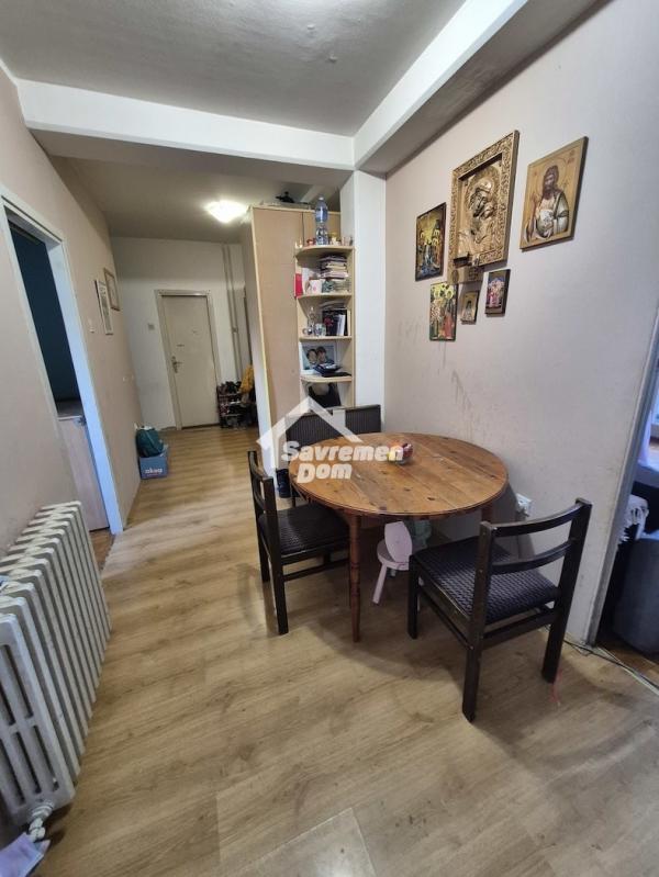 Slika 4 - Četvorosoban, 74m2, Aerodrom Kragujevac, sa terasom, ima lift