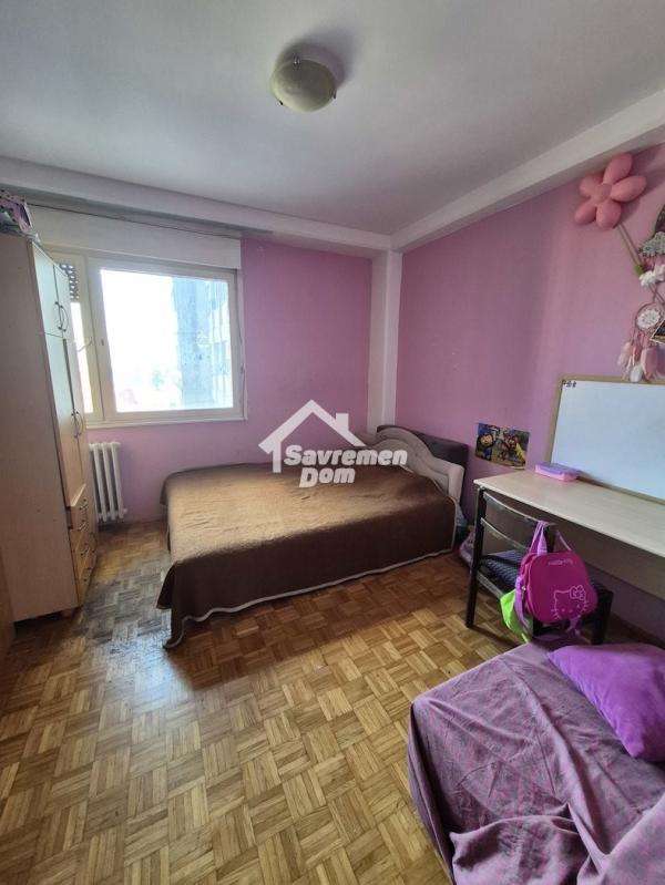 Slika 5 - Četvorosoban, 74m2, Aerodrom Kragujevac, sa terasom, ima lift