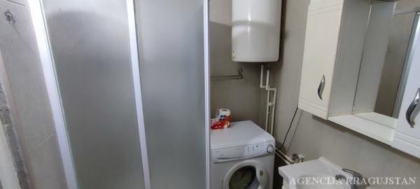 Slika 1 - Dvosoban, 55m2, Erdoglija Kragujevac, sa terasom