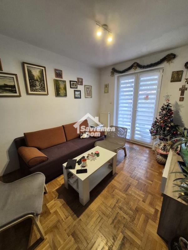 Glavna slika -Šestosoban, 100m2, sa terasom, ima lift