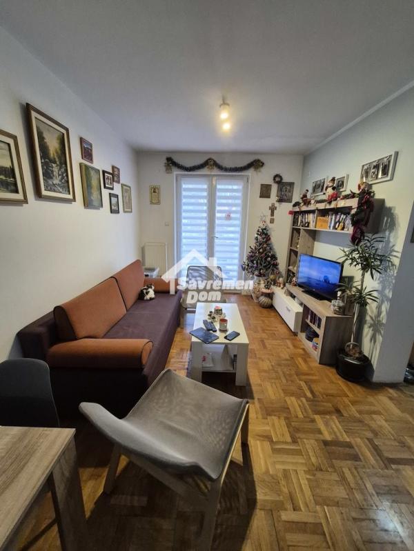 Slika 1 - Šestosoban, 100m2, sa terasom, ima lift