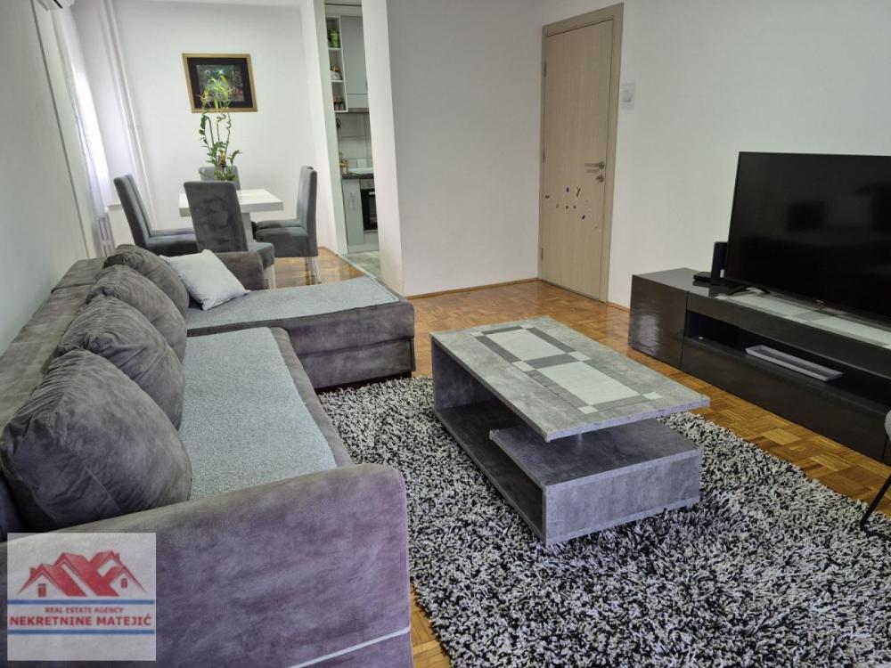 Slika 5 - DVOSOBAN STAN 58M2  AERODROM  2. SPRAT, RENOVIRAN, UKNJIŽEN--94500 E