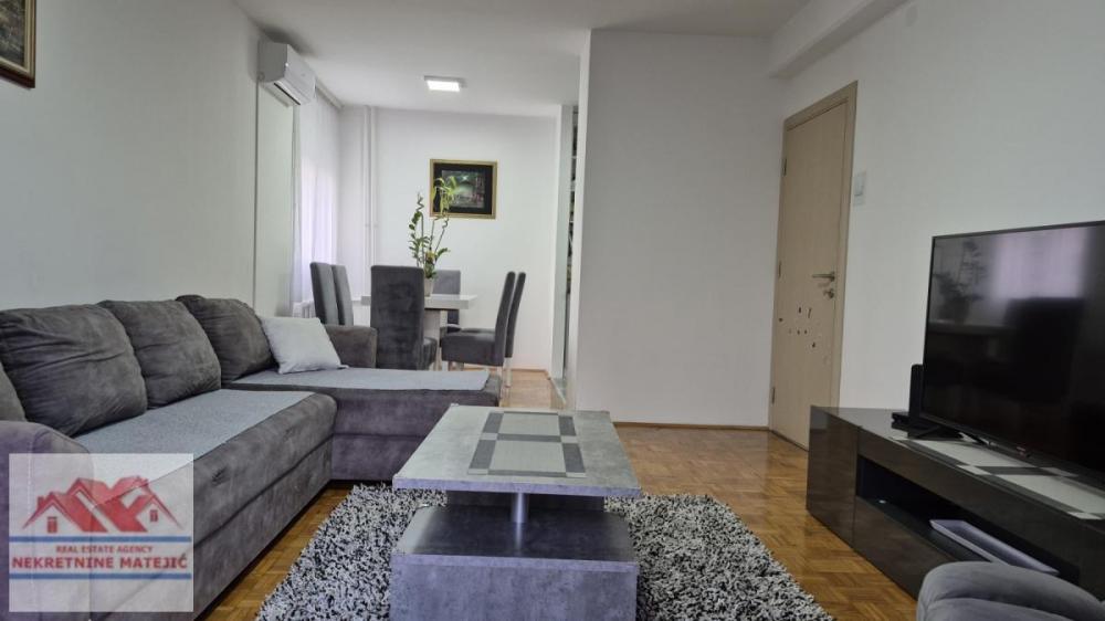 Slika 2 - DVOSOBAN STAN 58M2  AERODROM  2. SPRAT, RENOVIRAN, UKNJIŽEN--94500 E