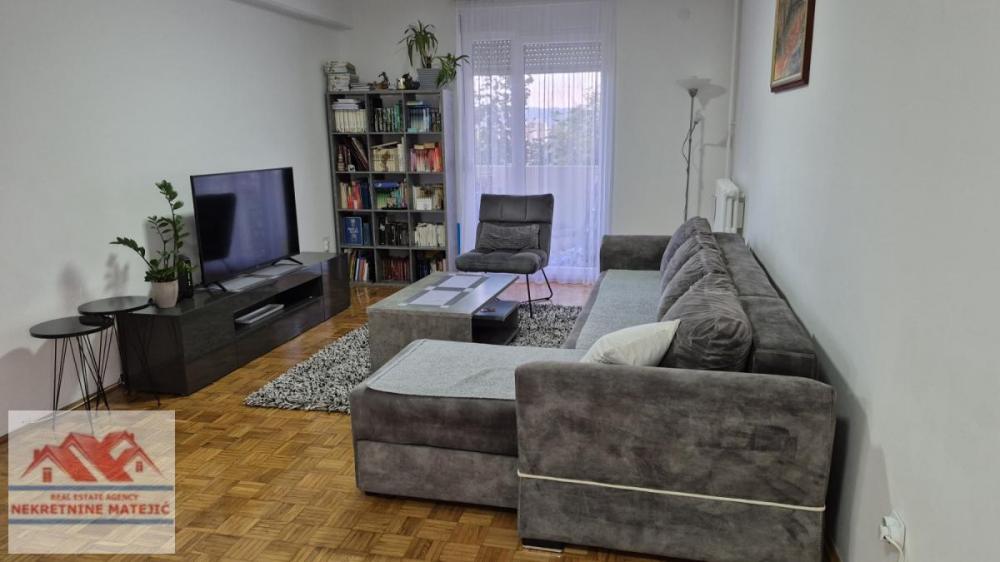 Slika 3 - DVOSOBAN STAN 58M2  AERODROM  2. SPRAT, RENOVIRAN, UKNJIŽEN--94500 E