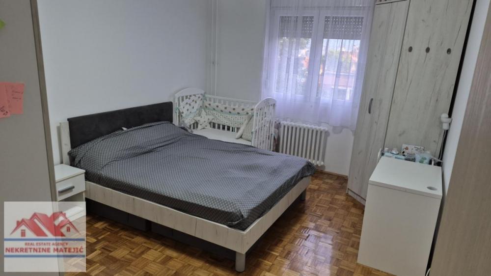 Slika 6 - DVOSOBAN STAN 58M2  AERODROM  2. SPRAT, RENOVIRAN, UKNJIŽEN--94500 E