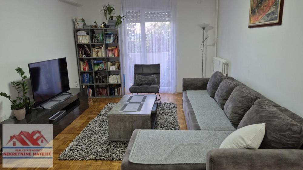 Slika 1 - DVOSOBAN STAN 58M2  AERODROM  2. SPRAT, RENOVIRAN, UKNJIŽEN--94500 E