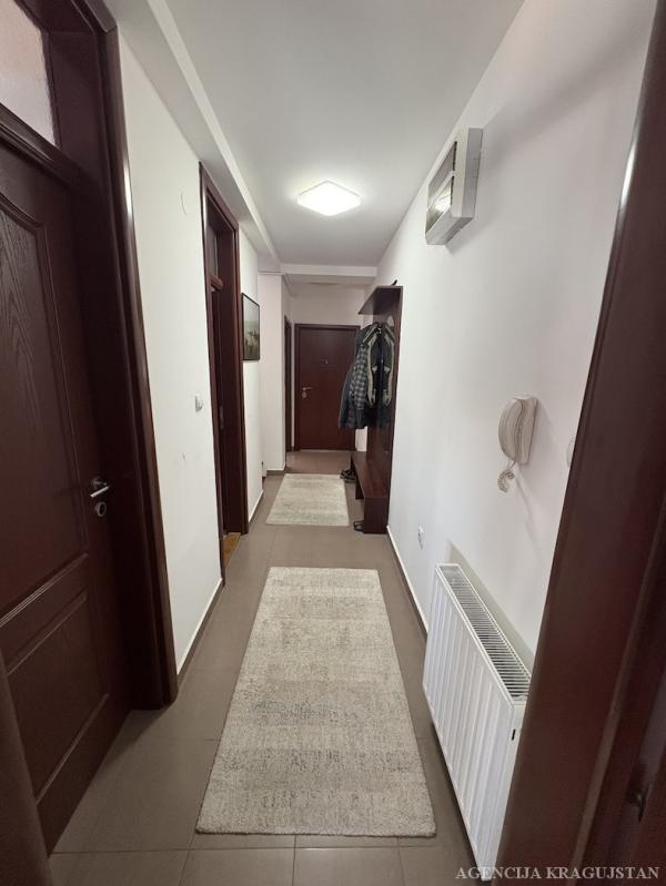 Slika 6 - Jednosoban, 62m2, Erdoglija Kragujevac, sa terasom