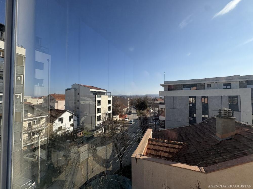 Slika 11 - Jednosoban, 62m2, Erdoglija Kragujevac, sa terasom