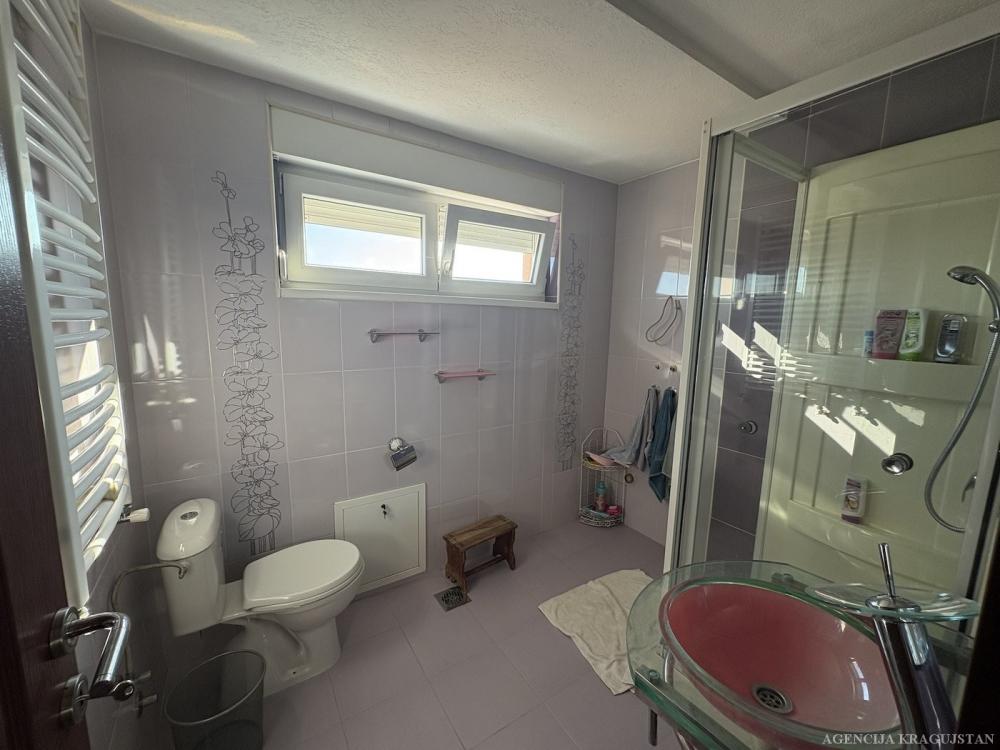 Slika 5 - Jednosoban, 62m2, Erdoglija Kragujevac, sa terasom