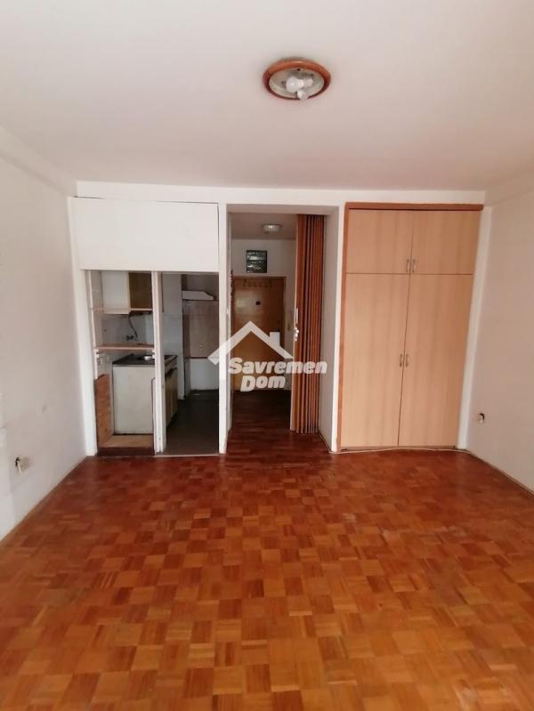 Slika 2 - Prodaja stana, 27m2, Aerodrom Kragujevac, sa terasom