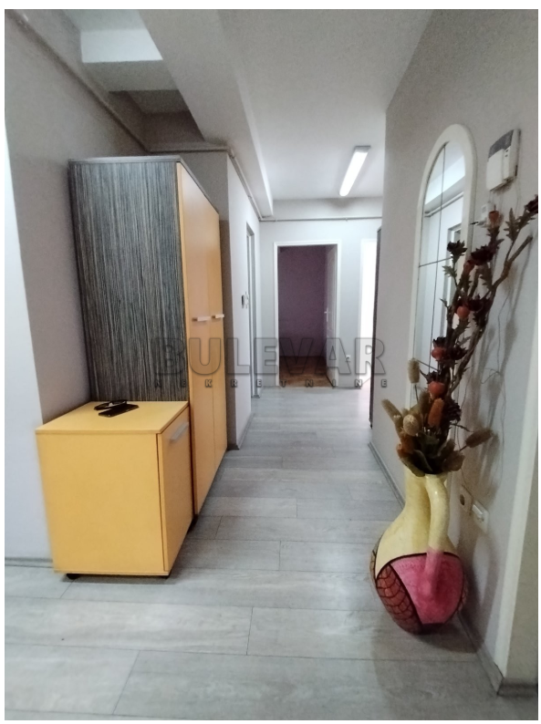 Slika 1 - Četvorosoban, 80m2, Daničićeva Kragujevac, sa terasom