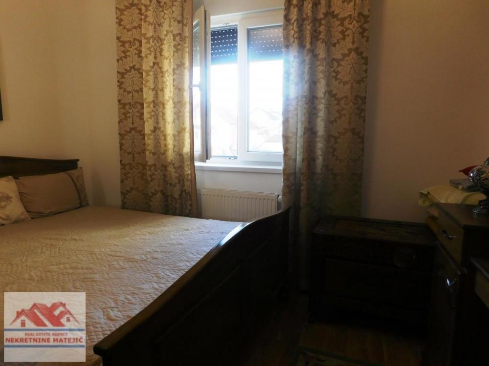 Slika 9 - MALA VAGA,NOVOGRADNJA 67M2, 2. SPRAT, CENTR. GREJANJE(KALORIMETAR)-127.000 E