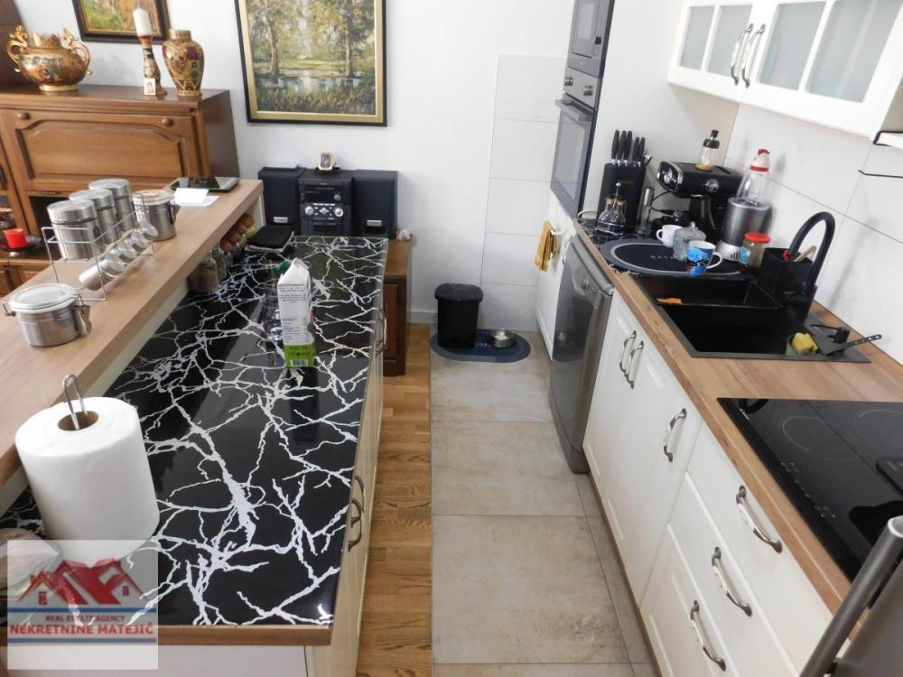 Slika 5 - MALA VAGA,NOVOGRADNJA 67M2, 2. SPRAT, CENTR. GREJANJE(KALORIMETAR)-127.000 E