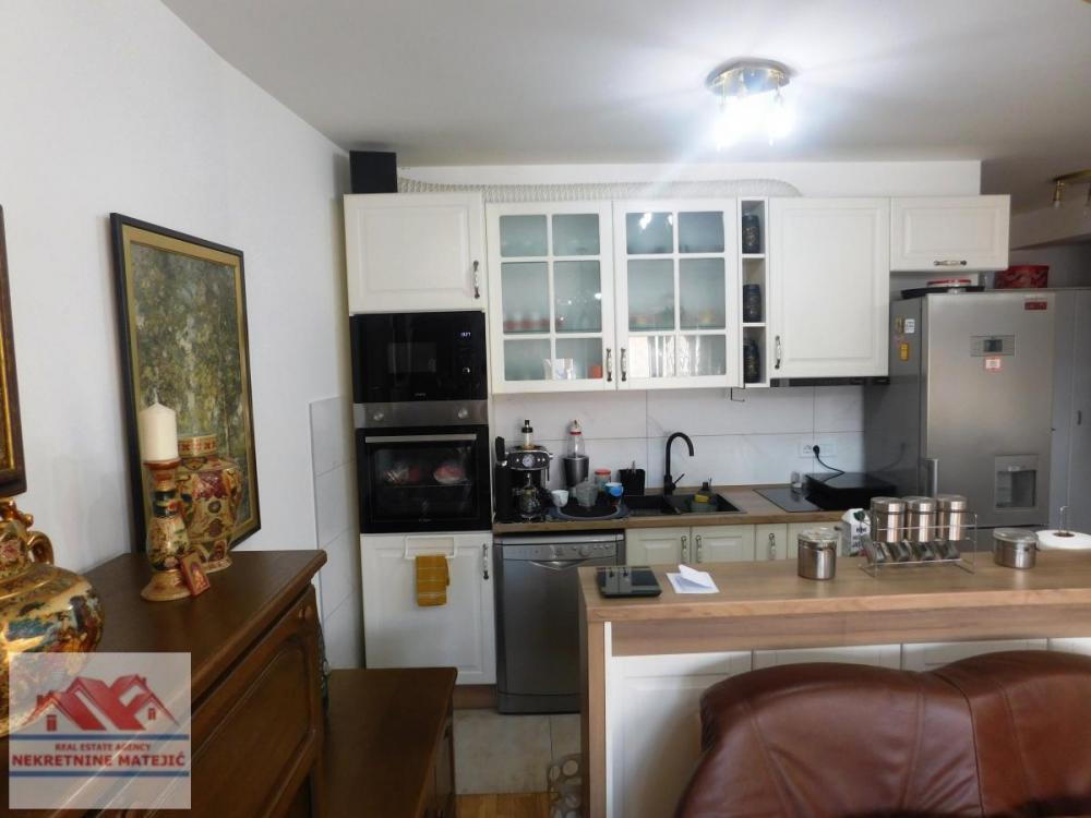 Slika 4 - MALA VAGA,NOVOGRADNJA 67M2, 2. SPRAT, CENTR. GREJANJE(KALORIMETAR)-127.000 E