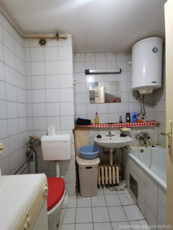 Slika 10 - Dvosoban, 41m2, Kragujevac centar Kragujevac, ima lift