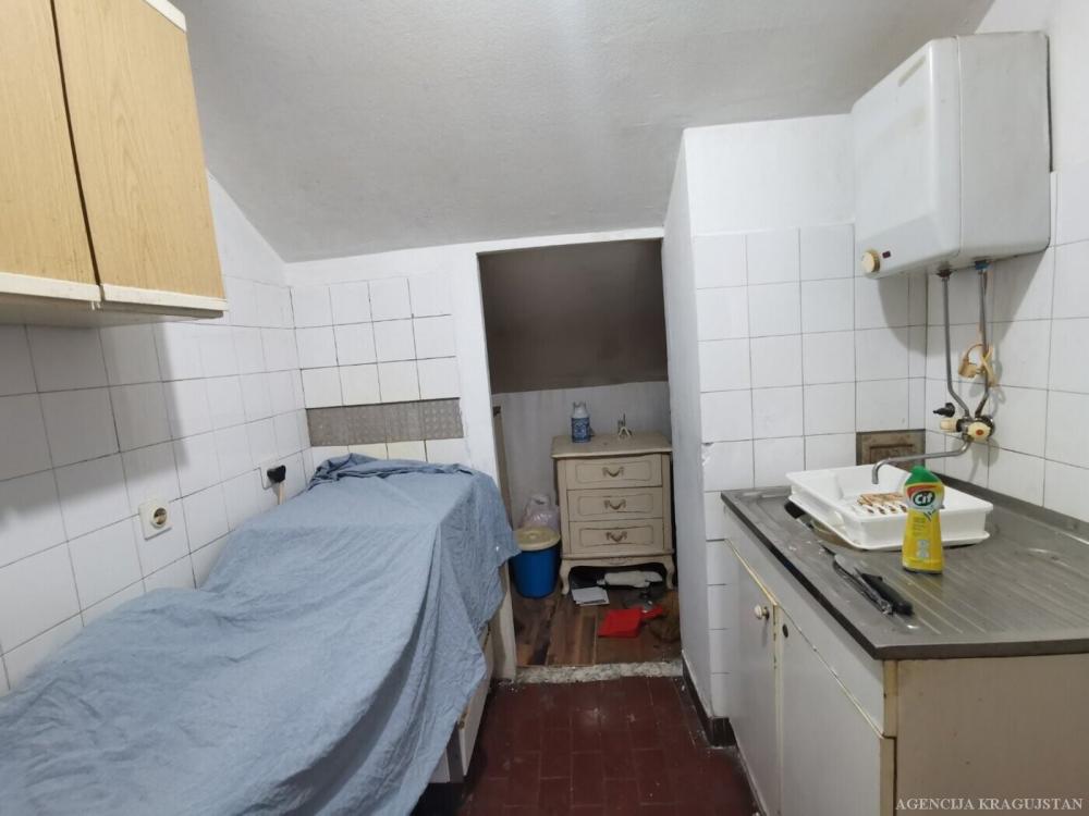 Slika 7 - Dvosoban, 41m2, Kragujevac centar Kragujevac, ima lift
