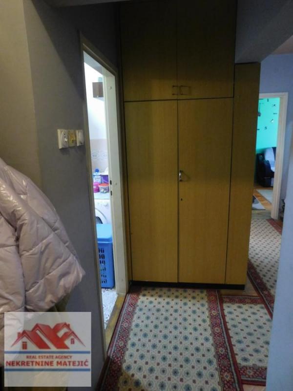 Slika 10 - TROSOBAN STAN 78M2, EXTRA ZONA CENTAR, 4 SPRAT, --109.000 E