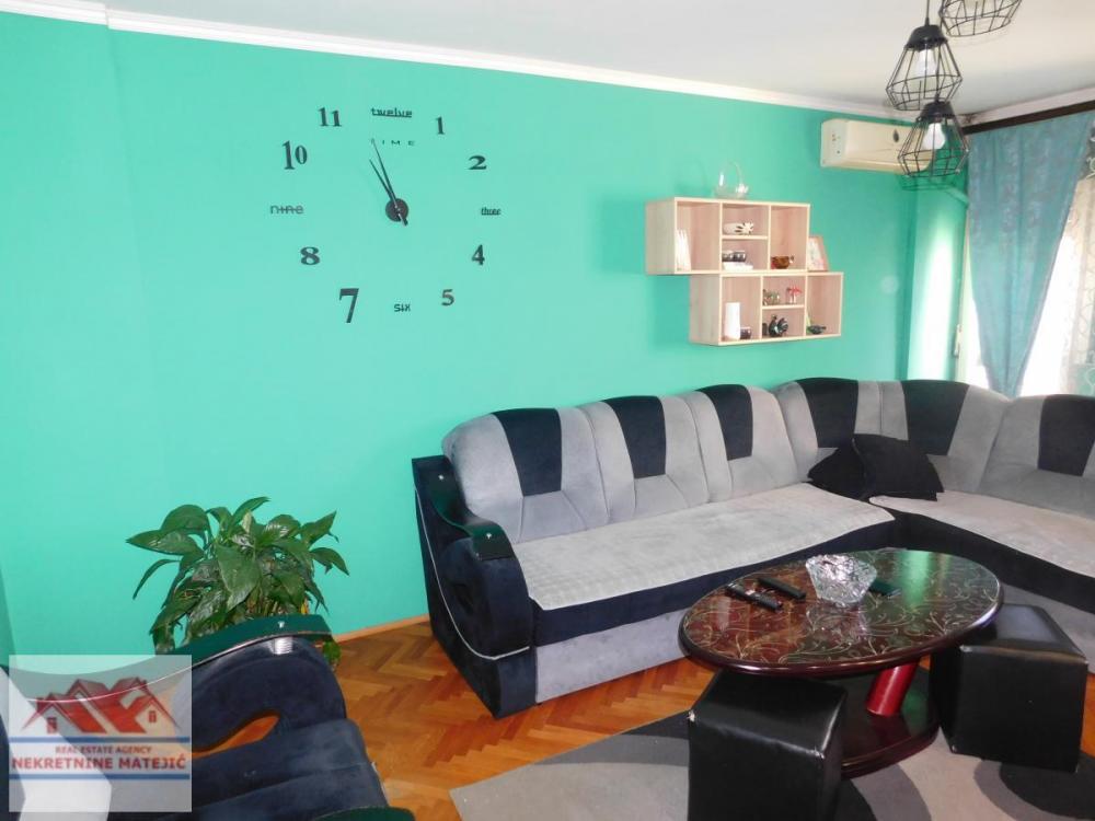 Slika 2 - TROSOBAN STAN 78M2, EXTRA ZONA CENTAR, 4 SPRAT, --109.000 E