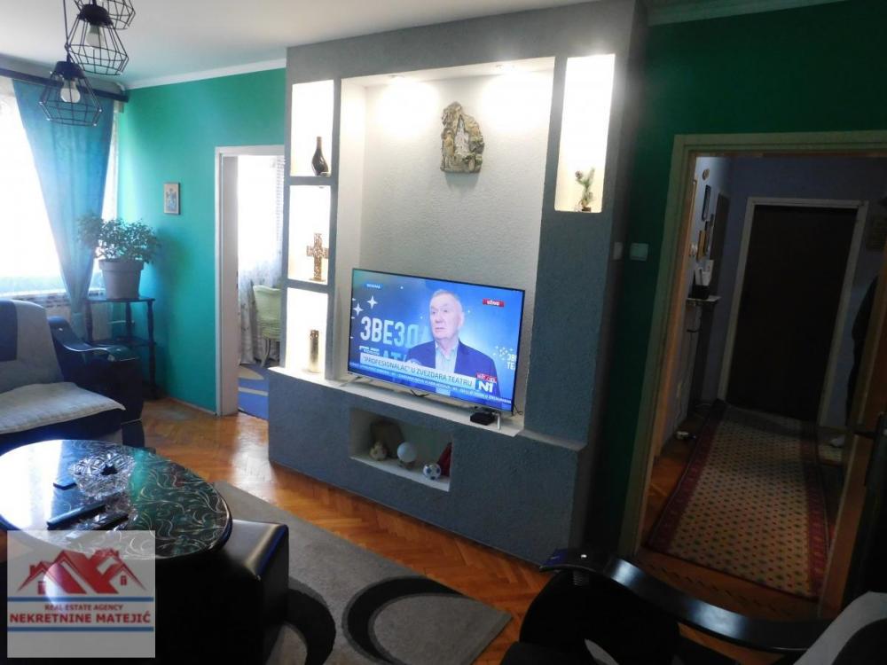 Slika 4 - TROSOBAN STAN 78M2, EXTRA ZONA CENTAR, 4 SPRAT, --109.000 E