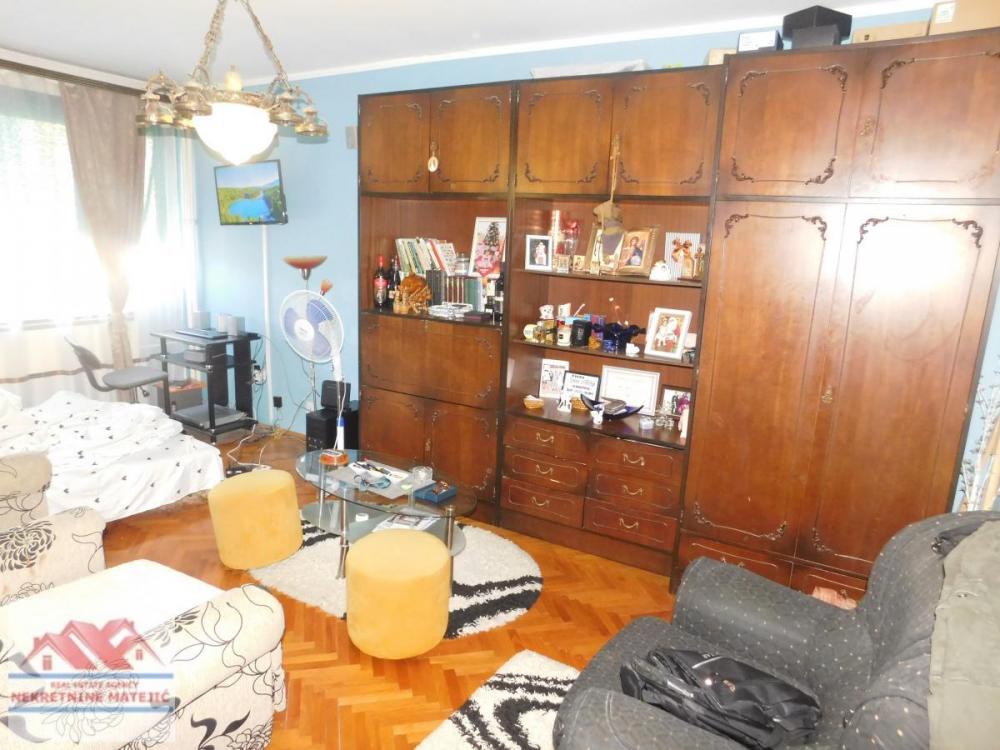 Slika 7 - TROSOBAN STAN 78M2, EXTRA ZONA CENTAR, 4 SPRAT, --109.000 E