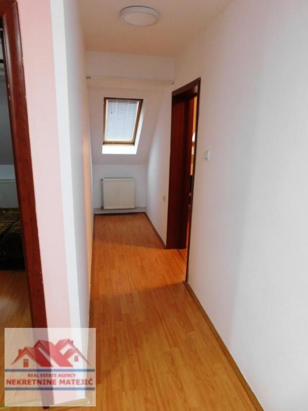 Slika 11 - STAN 44M2, KOD KAPIJE BOLNICE, MANJI DVOSOBAN, 4. SPRAT--77.000 E