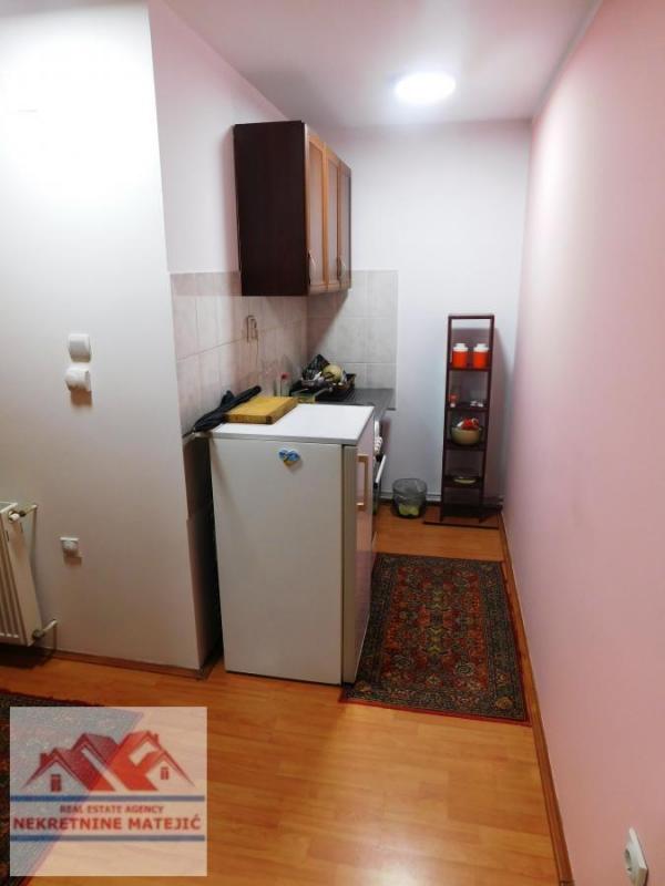 Slika 7 - STAN 44M2, KOD KAPIJE BOLNICE, MANJI DVOSOBAN, 4. SPRAT--77.000 E