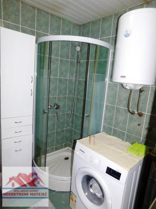 Slika 9 - STAN 44M2, KOD KAPIJE BOLNICE, MANJI DVOSOBAN, 4. SPRAT--77.000 E