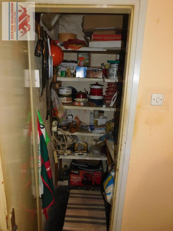 Slika 11 - STAN 58M2, DVOIPOSOBAN, CENTAR KOD POŠTE, CENT. GREJ. 4. SPRAT--90.000 E