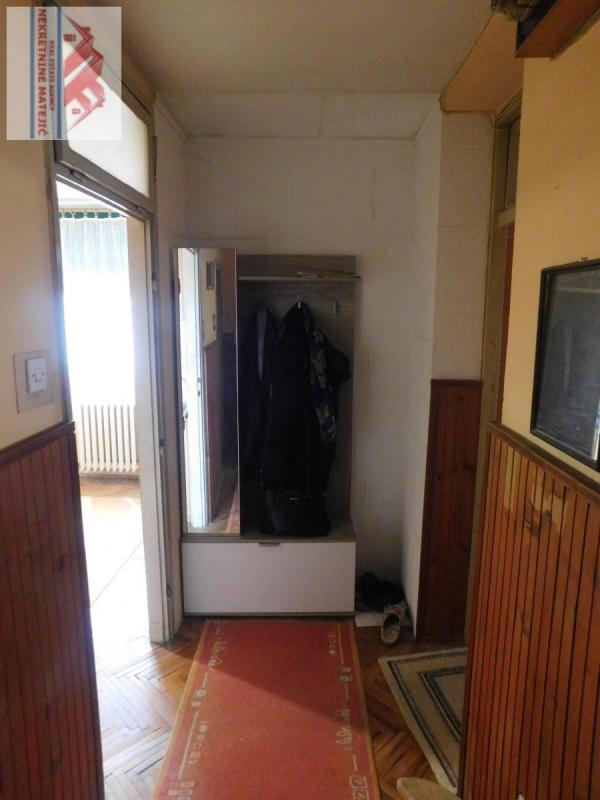 Slika 8 - STAN 58M2, DVOIPOSOBAN, CENTAR KOD POŠTE, CENT. GREJ. 4. SPRAT--90.000 E