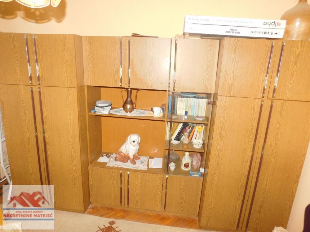 Slika 7 - STAN 58M2, DVOIPOSOBAN, CENTAR KOD POŠTE, CENT. GREJ. 4. SPRAT--90.000 E