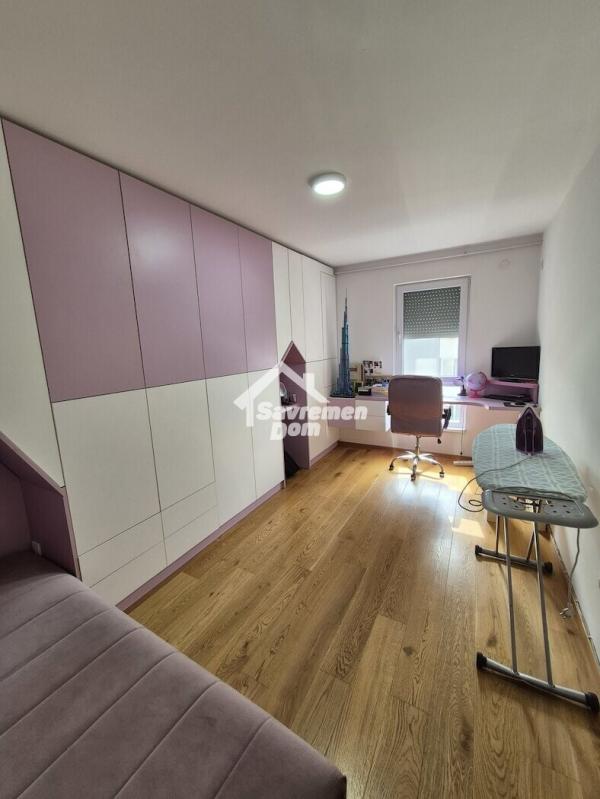 Slika 10 - Četvorosoban, 90m2, Stara radnička kolonija Kragujevac, sa terasom, ima lift