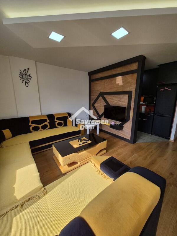 Slika 3 - Četvorosoban, 90m2, Stara radnička kolonija Kragujevac, sa terasom, ima lift