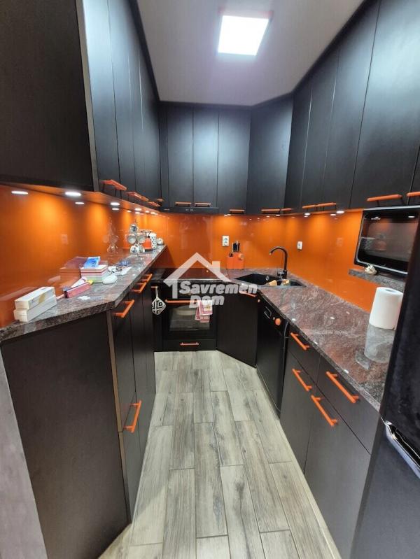 Slika 6 - Četvorosoban, 90m2, Stara radnička kolonija Kragujevac, sa terasom, ima lift