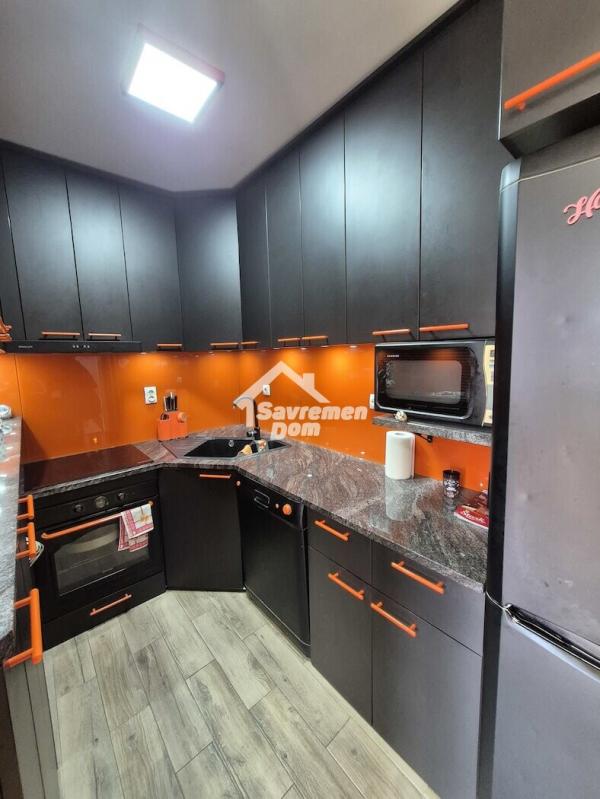 Slika 7 - Četvorosoban, 90m2, Stara radnička kolonija Kragujevac, sa terasom, ima lift